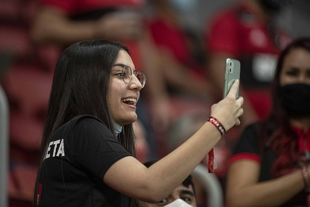 场上焕发出 场上焕发出